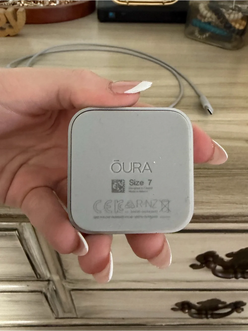 Oura Gen 4 Size 7 Gold with Charging Dock & Gray USB-C Cable